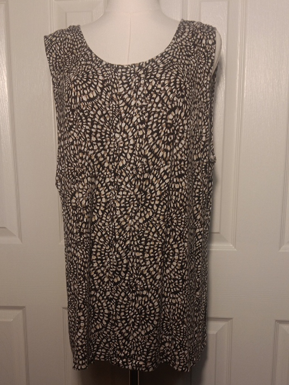 Croft & Barrow Black, White and Tan Sleeveless Abstract Print Blouse